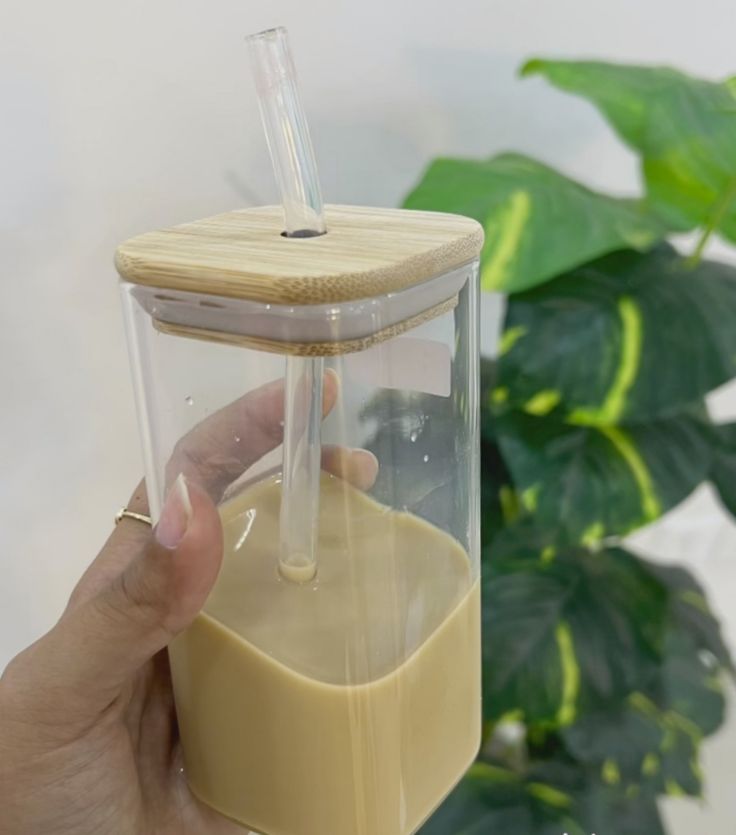 Square Mason Jar Mug 410 ml – Glass Cup with Wooden Lid & Straw | Reusable Hot & Cold Drink Tumbler |